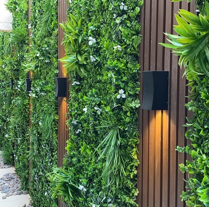 أفكار ديكور للعشب الجداري داخل وخارج المنزل | زهرة بستاني